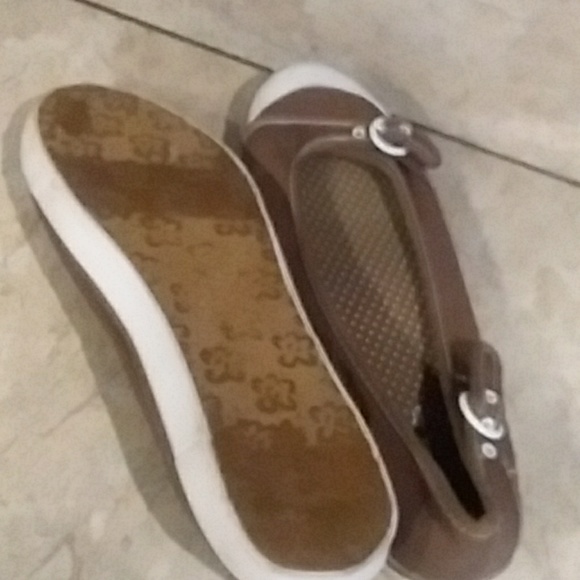 Shoes - Picture 2 of 4